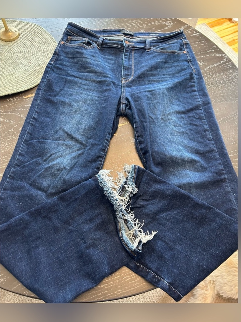 Super flattering and really nice pair of Judy Blues straight leg  jeans!